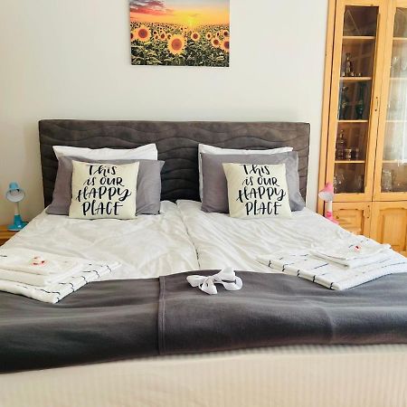 Spacious 2 Bedrooms In The Center Of เยเรวาน ภายนอก รูปภาพ