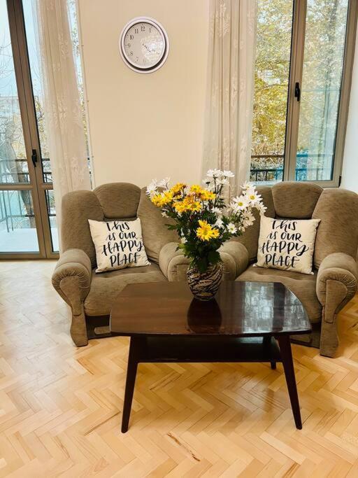 Spacious 2 Bedrooms In The Center Of เยเรวาน ภายนอก รูปภาพ