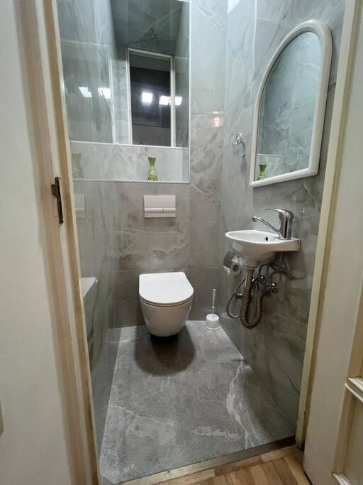 Spacious 2 Bedrooms In The Center Of เยเรวาน ภายนอก รูปภาพ