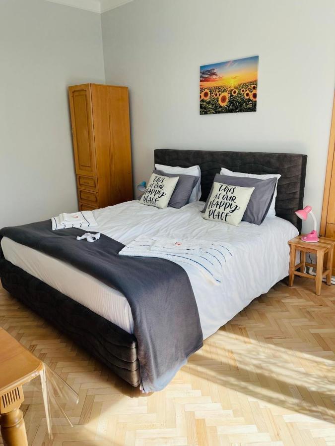Spacious 2 Bedrooms In The Center Of เยเรวาน ภายนอก รูปภาพ